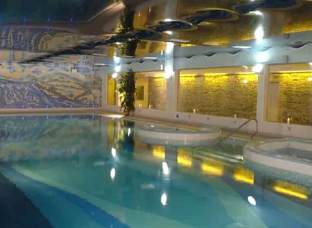 Falls Hotel & Spa Енністімон Екстер'єр фото